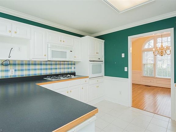 5th image of 104 E Laramie Dr