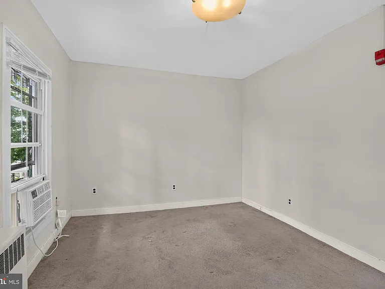 350 Green Ln #2R — Photo 7