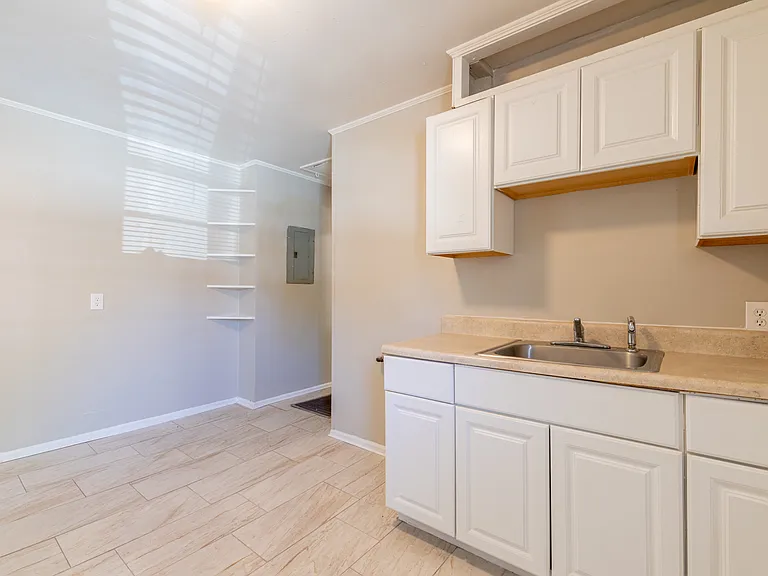 1677 Echles St — Photo 8