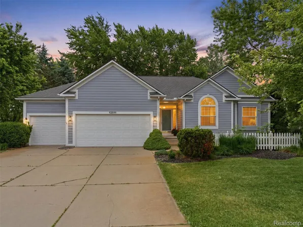 12311 Water Greens Ct, Fenton, MI 48430