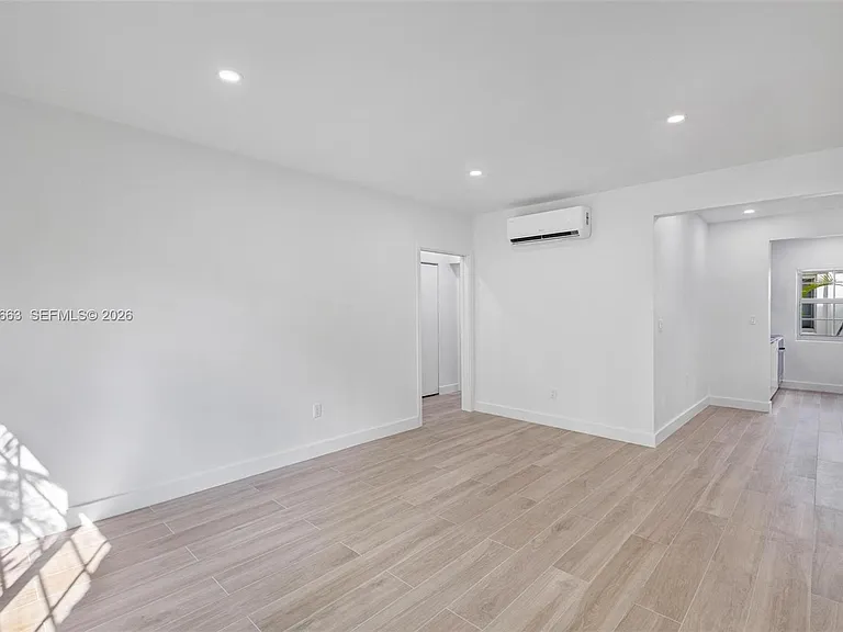 1610 Michigan Ave #2 — Photo 7