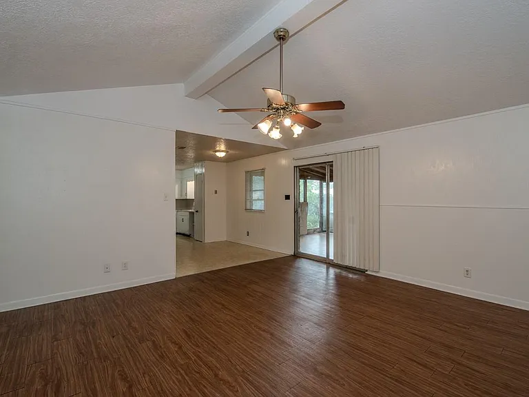 450 Norvell St — Photo 5