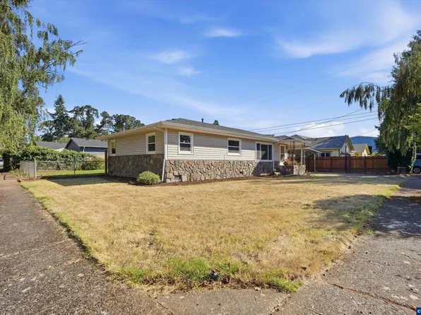 722 Elm St, Woodburn, OR 97071