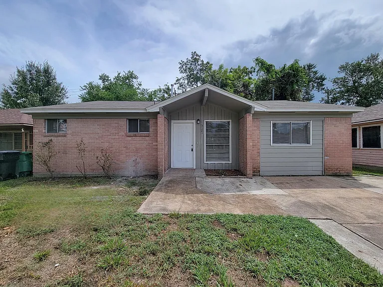 3121 Proswimmer St — Photo 1