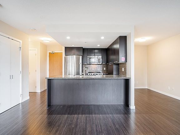 3rd image of 2232 Douglas Rd #1705