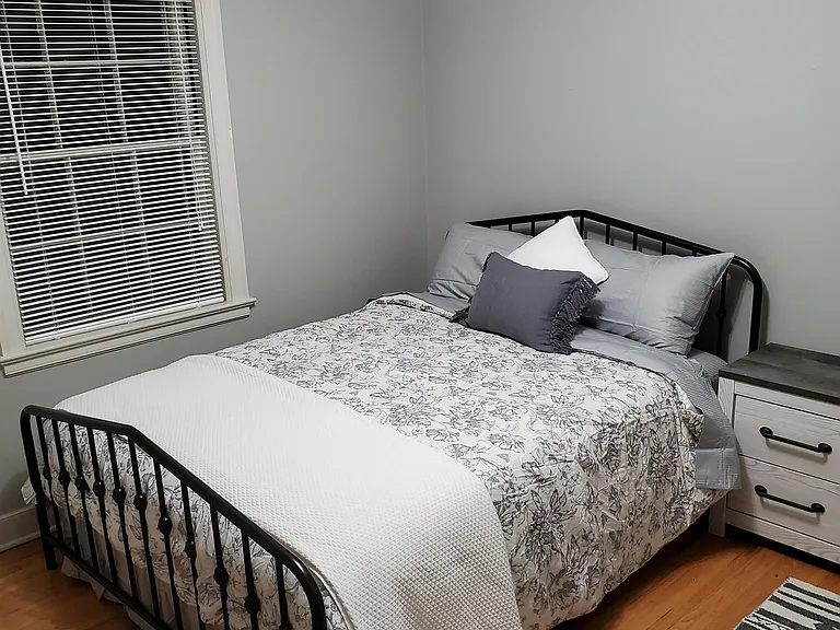 220 W 21st St #3 — Photo 11