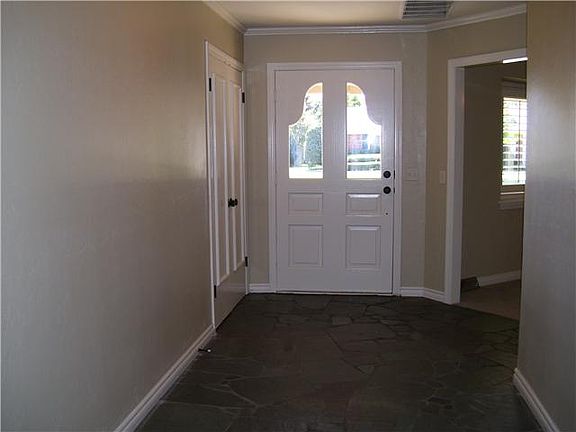 2nd image of 2939 Huntleigh Dr