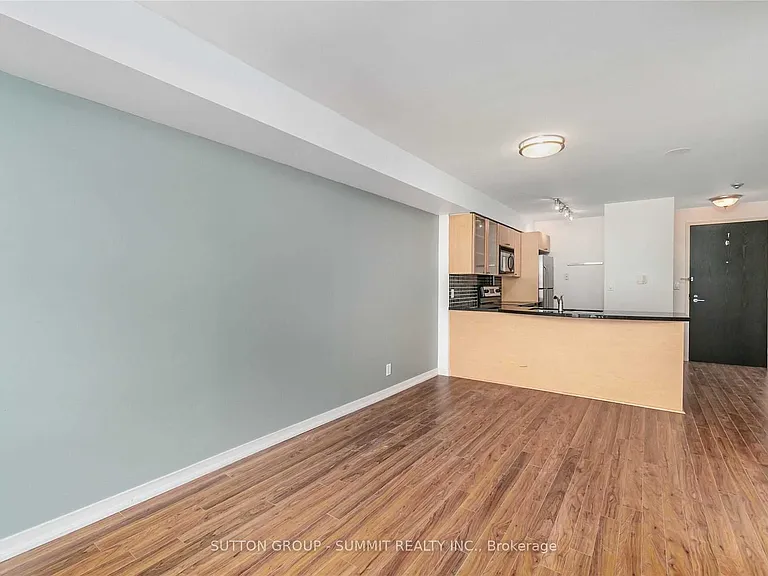 1005 King St W #416 — Photo 15