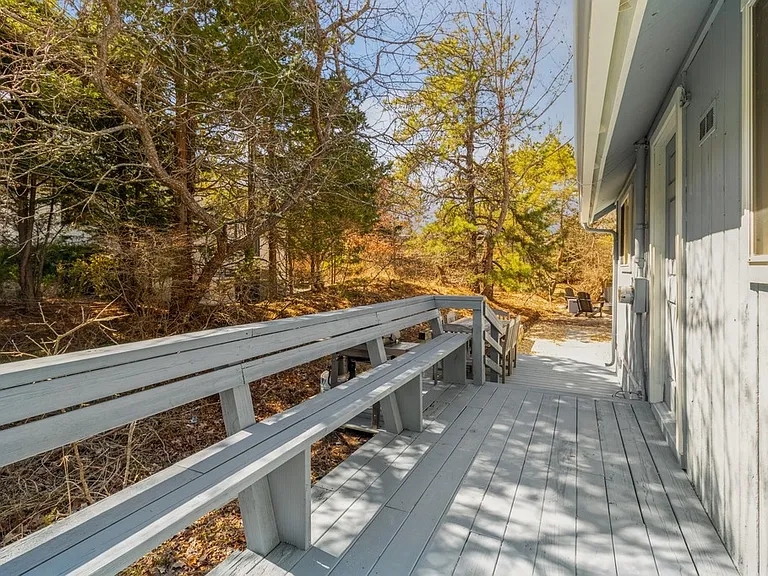 54 Hampton Ln — Photo 20