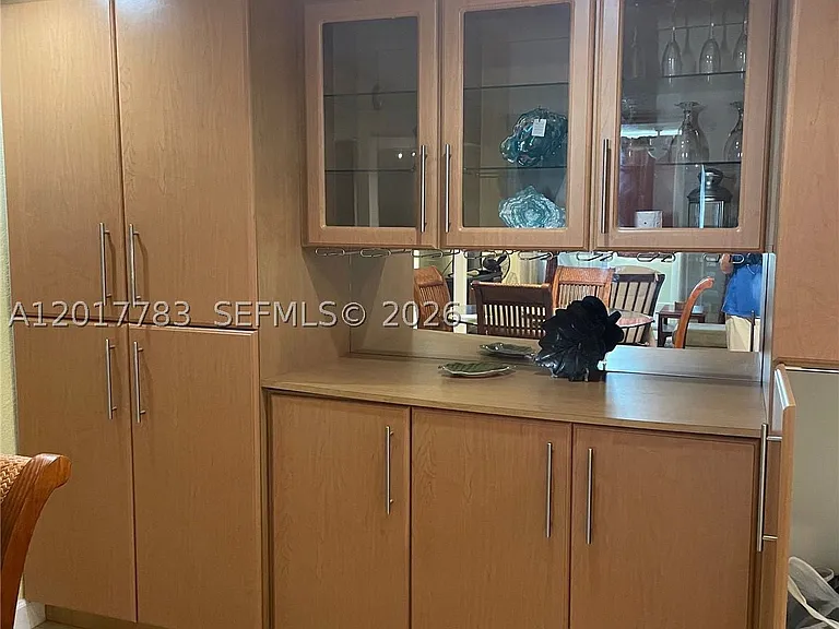 5005 Collins Ave #1422 — Photo 6