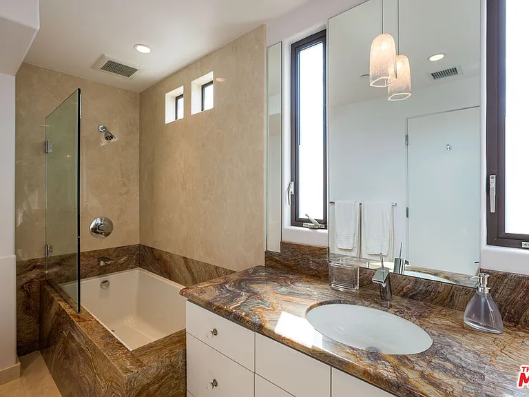 24230 Malibu Rd — Photo 25