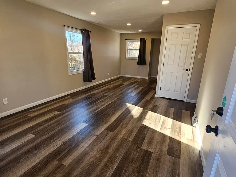 10335 Renfrew Dr — Photo 5