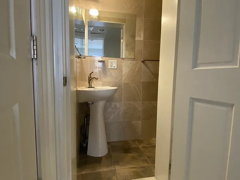 254 Newbury St #16 — Photo 10