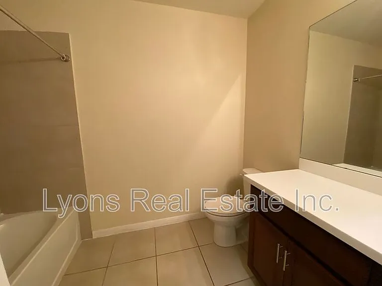 111 NW 9th St — Photo 7