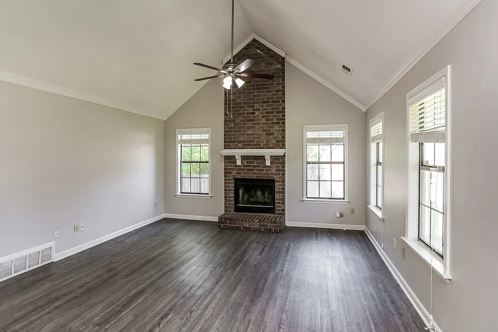3 bed, 2.0 bath, 1447 sqft, $1,695 — Photo 4