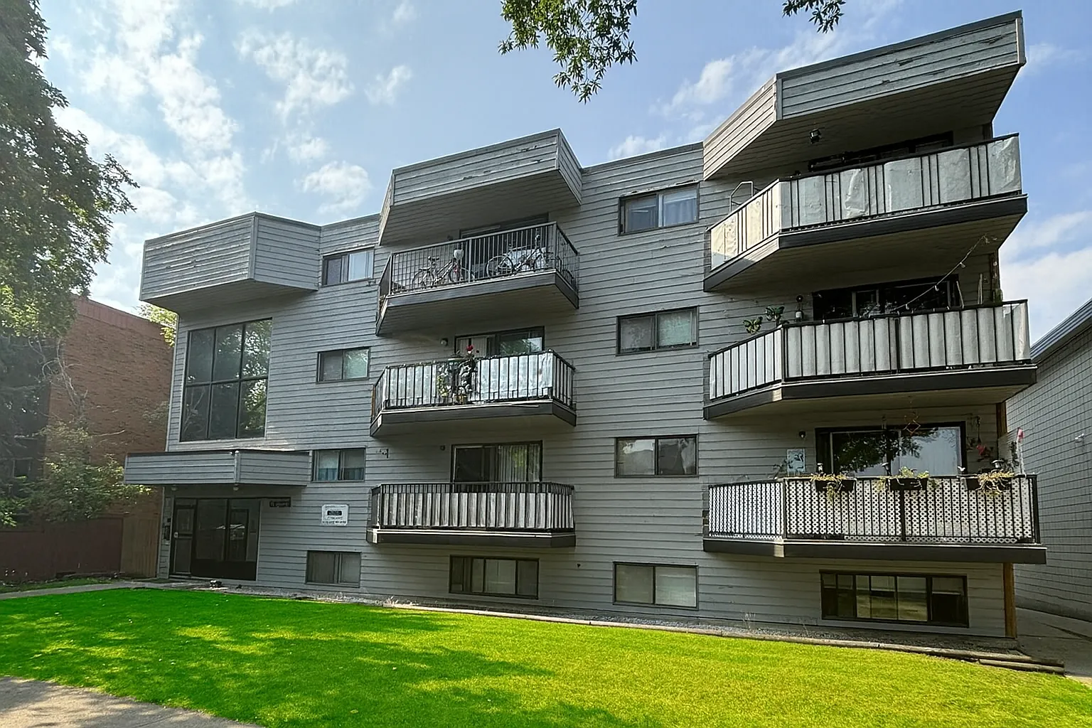 Lorinda Court — Photo 2