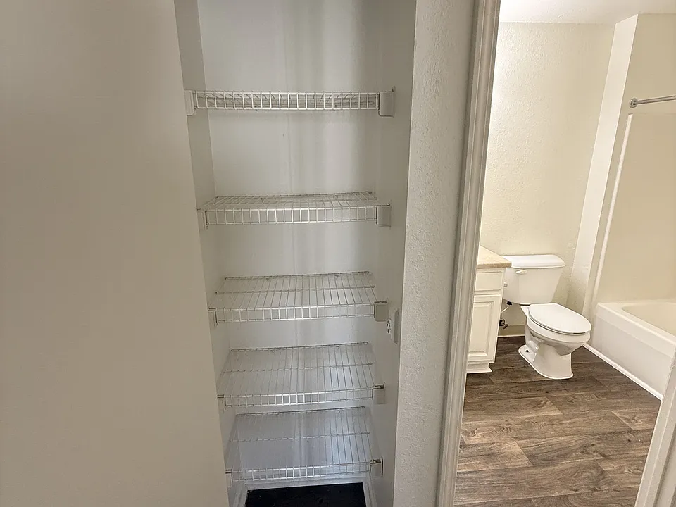 Cedarshores Apartments