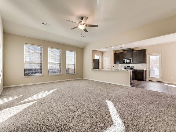 4th image of 204 Lakeridge Dr