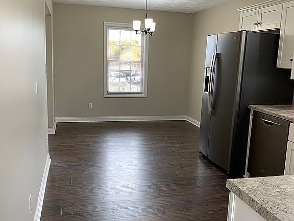 4th image of 102 Faith Ave