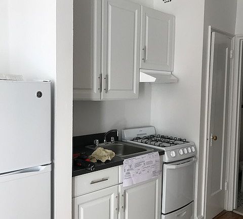 2nd image of 222 W 17th St APT 3D