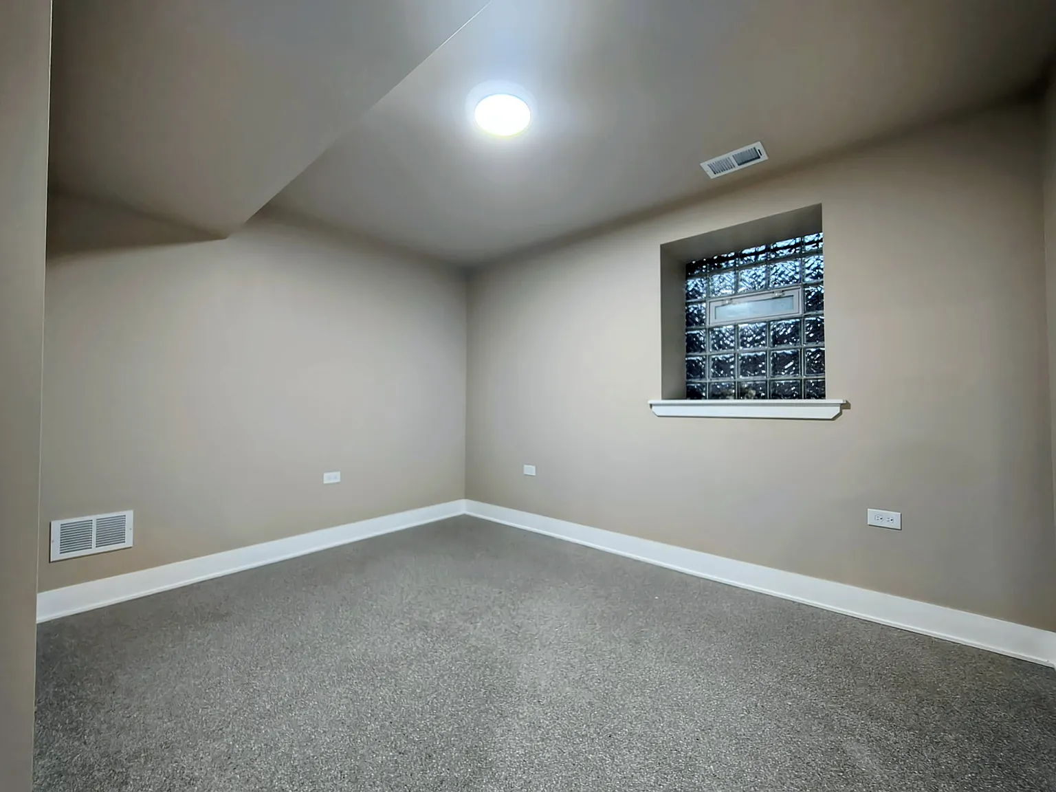 3 bed, $1,700 — Photo 3
