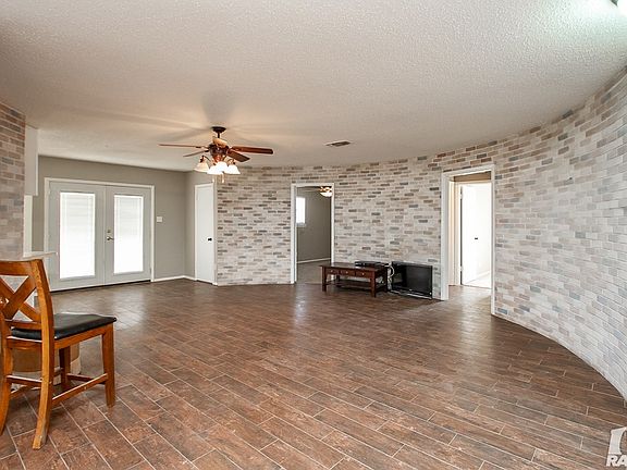 3rd image of 1806 Dove Creek Dr