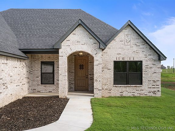 2nd image of 5822 Brandon Ct