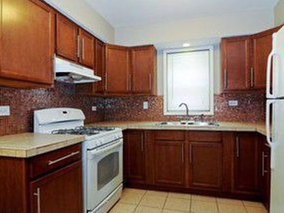 3rd image of 95 Oglesby Ave