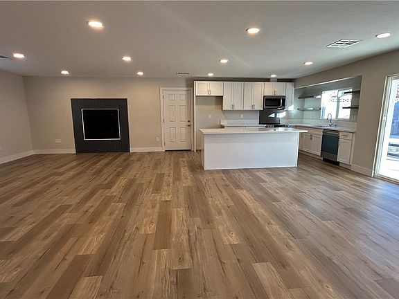 3rd image of 4959 Idaho Ave