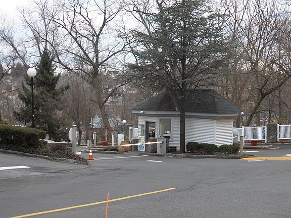 3rd image of 200 High Point Dr APT 506