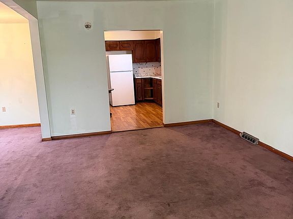 4th image of 602 E 150th St
