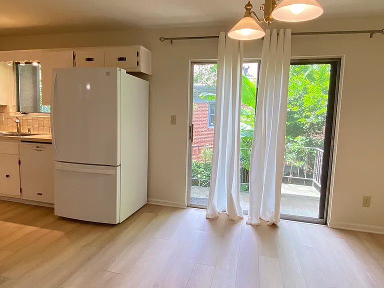 118 Greenwood Pl #D — Photo 5