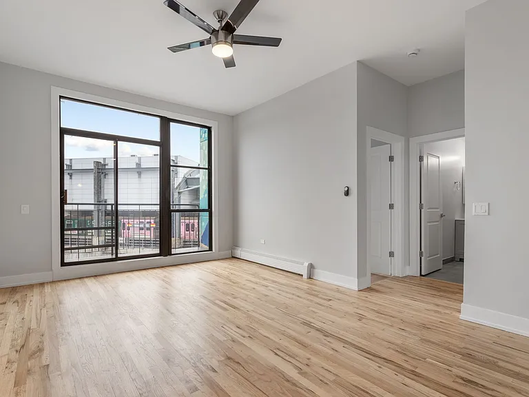 1625 W Howard St — Photo 21