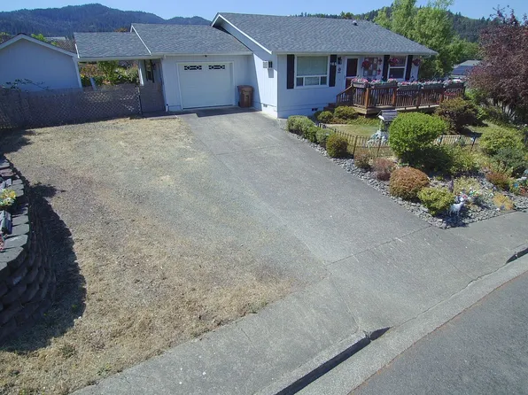 165 NE Sandy Ter, Myrtle Creek, OR 97457