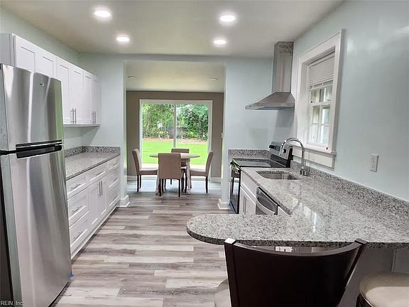 5th image of 646 Dune St