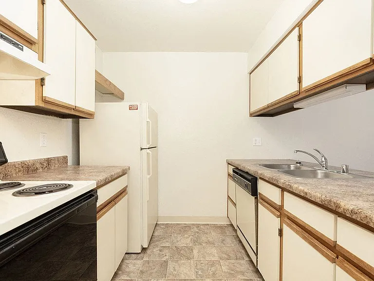 Tanglewood Apartments — Photo 17