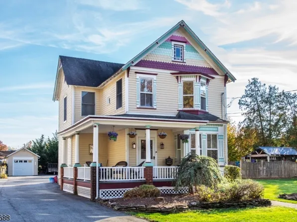 32 Bartholf Ave, Pompton Lakes Boro, NJ 07442