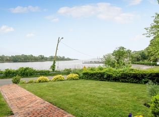 36 Riviera Dr, Mastic, NY 11950