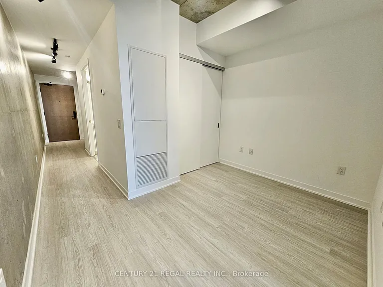 195 McCaul St #1412 — Photo 10