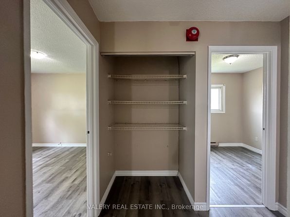 9 Lowndes Ave #1, Georgina, ON L4P 3K2