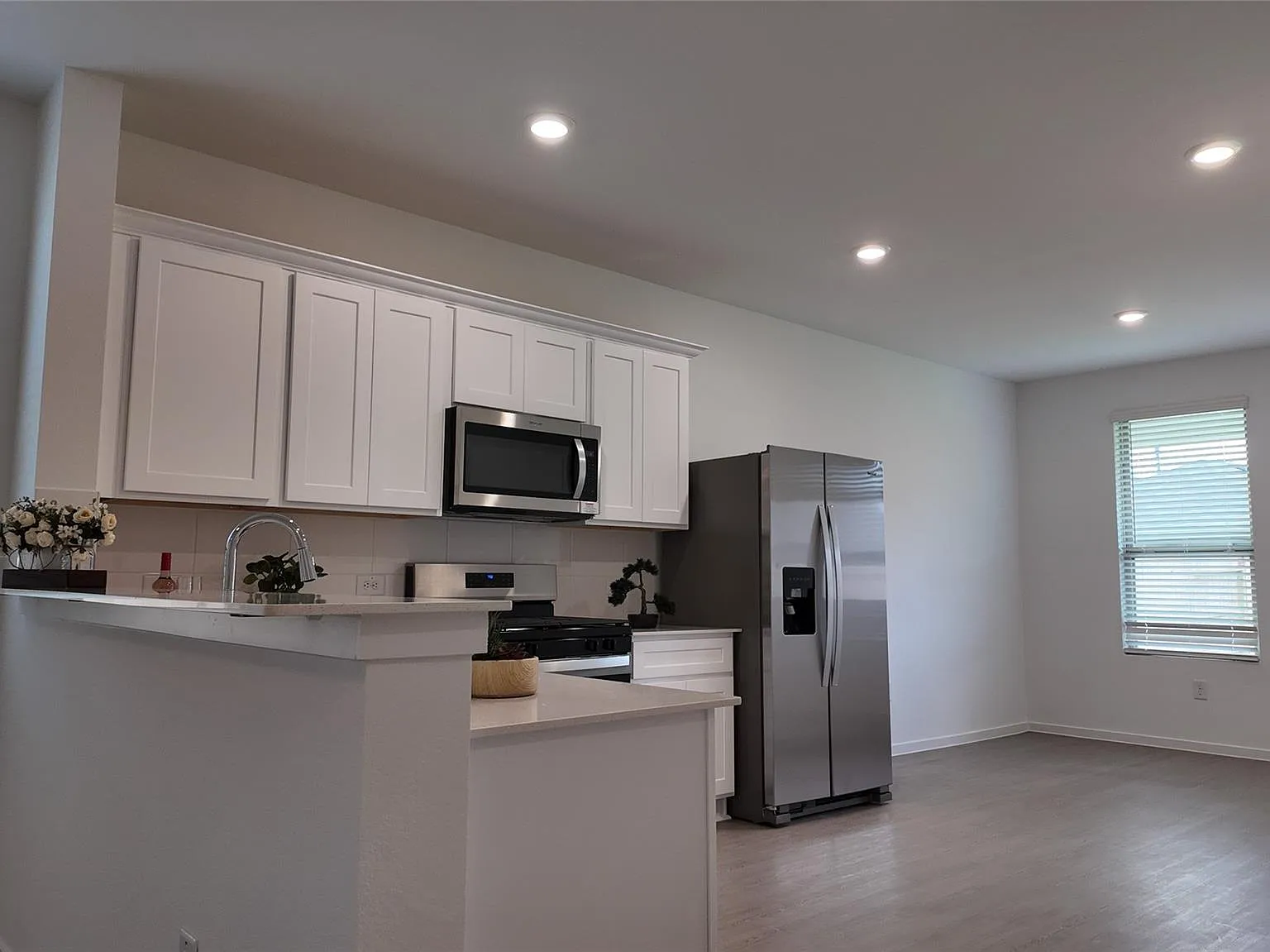 3 bed, 2.0 bath, 1496 sqft, $2,000 — Photo 4