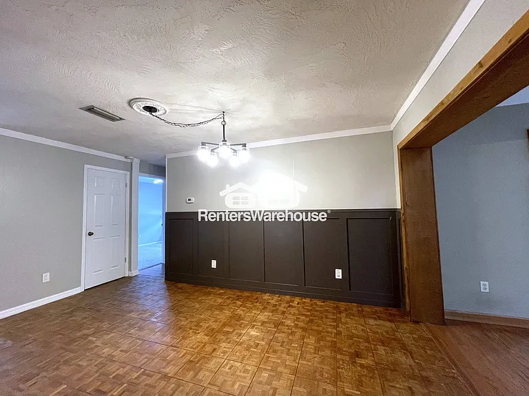 802 Embassy Rd — Photo 6