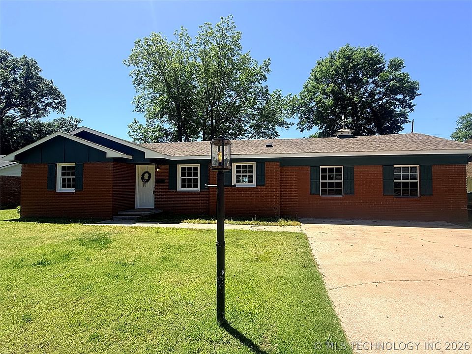 1st image of 221 Rodman Cir