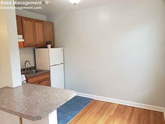 3rd image of 1369 W Greenleaf Ave APT 303