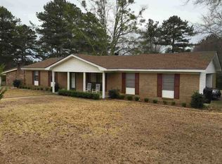 600 Pinewood Dr SE, Magee, MS 39111