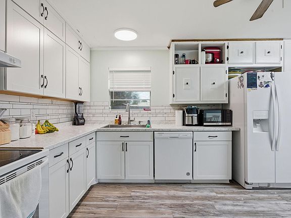 3rd image of 1822 Sarah Ln