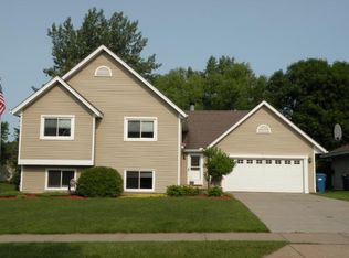 341 Oakwood Dr, Shoreview, MN 55126