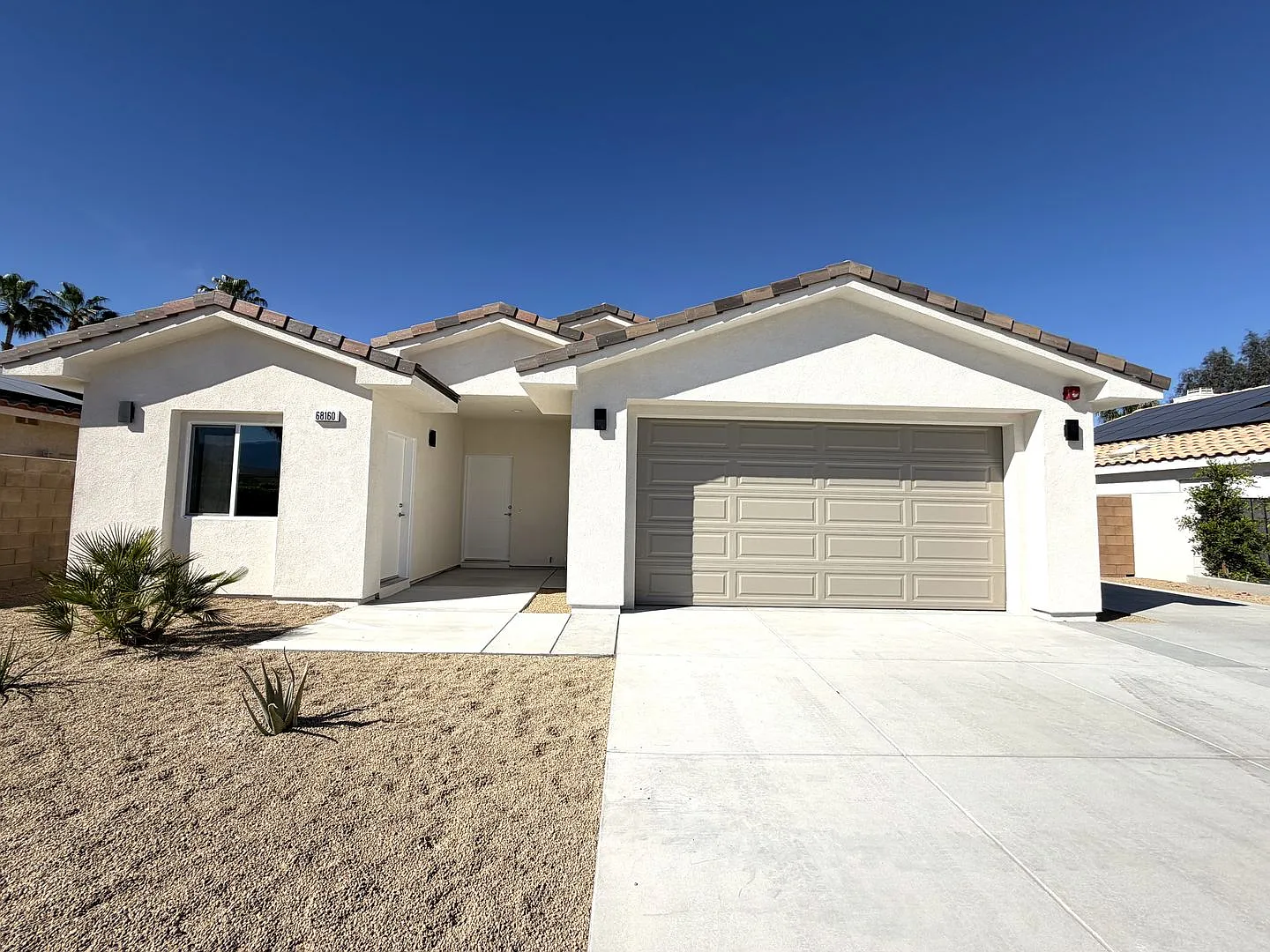 Available Now!! Beautiful 4 Bedroom 3 Bathroom Home In Cathedral City! — Photo 3