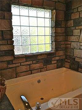 5th image of 3064 Vicwood Dr