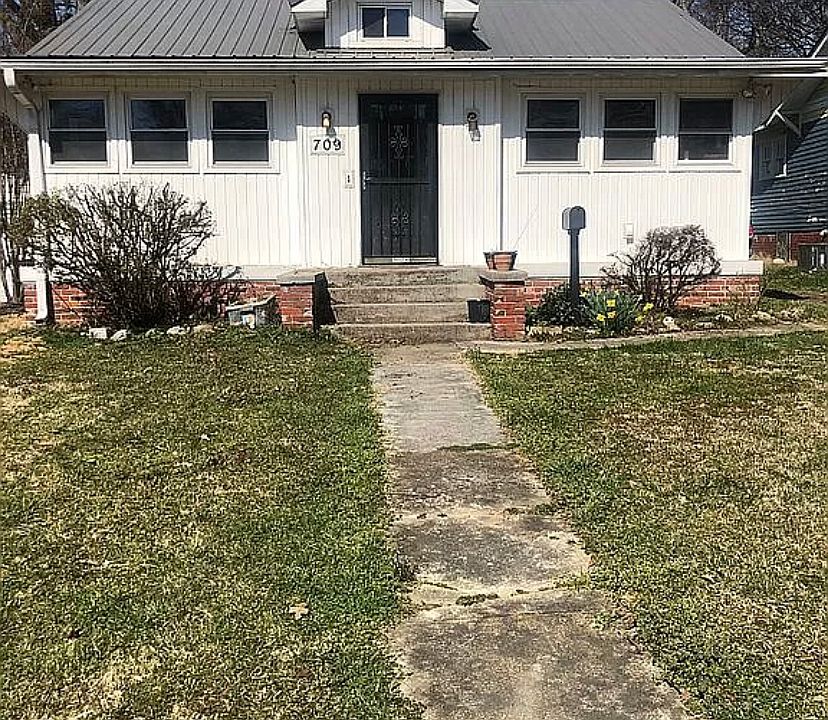 1st image of 709 E Oldham Ave
